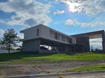 Casa en condominio de 3 habitaciones, León · Bosque Country Club Casa Vta Terr. 4,675 Const 2,442 m² Colinda Green Hoyo 15 Campo Golf y 1 Lago