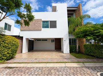 Casa · 283m² · 3 Recámaras · 2 Estacionamientos · Casa en Parque Sonora, Lomas de Angelópolis II