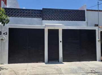 Casa · 187m² · 4 Recámaras · 2 Estacionamientos · Casa en Venta en Jardines del Sol