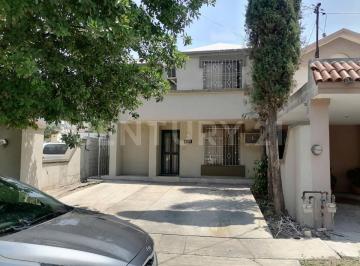 Casa · 150m² · 3 Recámaras · 2 Estacionamientos · Casa en Renta en Col. Colinas de San Jeronimo en Monterrey