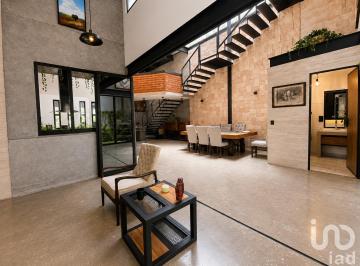 Casa · 380m² · 4 Recámaras · 2 Estacionamientos · Casa en Venta, en San Antonio Jiutepec