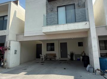 Fachada · Casa con Páneles Solares Guadalupe Nuevo León.