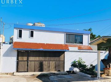 Casa · 214m² · 5 Recámaras · 4 Estacionamientos · ¡Amplia y Bien Ubicada Casa en Venta en Fovi, Campeche!