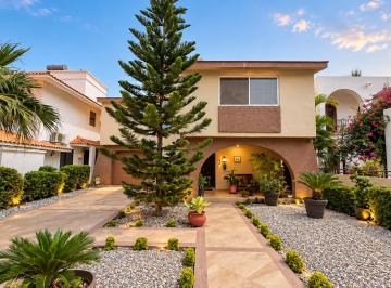 Casa · 397m² · 3 Recámaras · 4 Estacionamientos · Casa en Venta El Fraccionamiento El Cid de 3 Recamaras