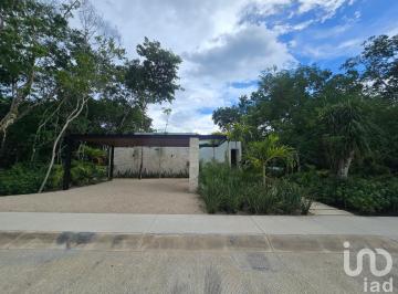 Casa · 199m² · 2 Recámaras · 2 Estacionamientos · Casa Privada en Entorno Natural