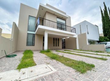 Casa de 3 habitaciones, Tlajomulco de Zúñiga · Casa en Renta en Casa Fuerte