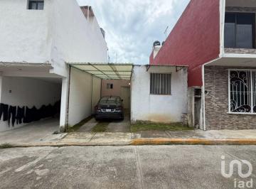 Casa · 72m² · 2 Recámaras · 1 Estacionamiento · Casa en Venta en Fraccionamiento Las Flores en Huauchinango