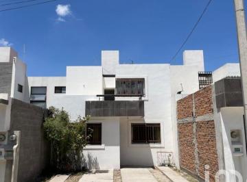 Casa · 92m² · 3 Recámaras · 2 Estacionamientos · Casa en Venta en Real de San Pedro 2, Sobre Carretera Río Verde