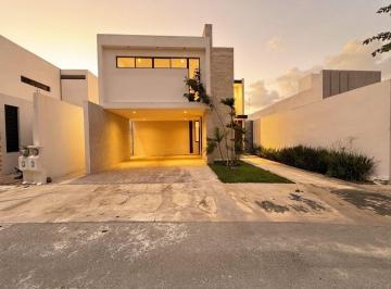 Casa de 3 habitaciones, Mérida · Casa en Renta con Piscina y Amenidades en Zona Country