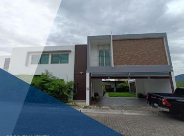 1 · Casa en Venta Lomas del Encanto, Tepic, Nayarit.