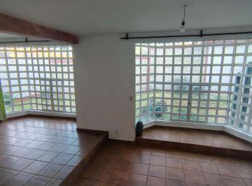 Casa de 2 habitaciones, Querétaro · Amplia Casa en Renta con Gran Jardín y Excelente Ubicación. Tu Nuevo Oásis.