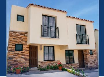 Casa · 97m² · 3 Recámaras · 2 Estacionamientos · Maravillosa Casa en Venta de 3rec a 15 Mins del Centro de Querétaro