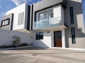 Casa de 3 habitaciones, Tlajomulco de Zúñiga · Casa en Venta en Av Adamar