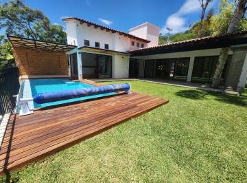 Casa de 3 habitaciones, Ixtapan de la Sal · Casa Lago I Propiedad Completamente Nueva, Amueblada, Equipada con Jardín y Alberca con Calefacción.