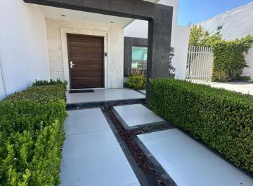 Casa · 273m² · 3 Recámaras · 2 Estacionamientos · Casa en Renta Al Norte Semiamueblada Equipada