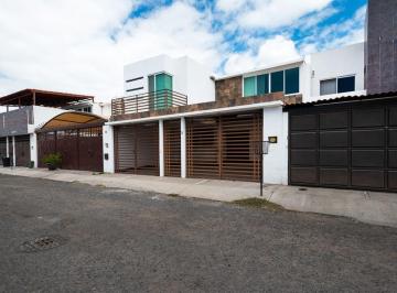 Casa de 3 habitaciones, Corregidora · Casa en Renta en Residencial Santa Fe, Querétaro