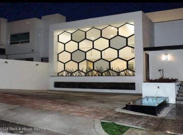Casa de 3 habitaciones, Querétaro · Casa en Venta en Real de Juriquilla con Sala a Doble Altura Rah3105
