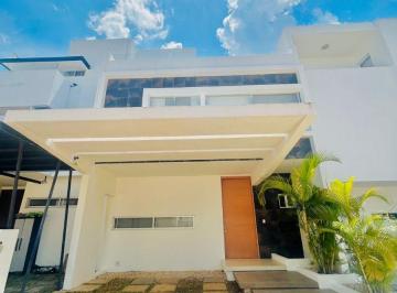 Casa de 3 habitaciones, Cancún · Av Huayacan Residencial Arbolada Casa en Renta!