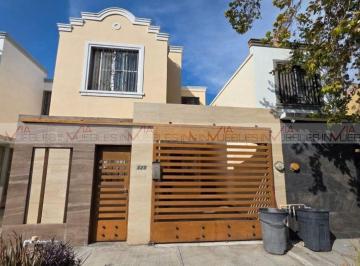 Casa · 106m² · 3 Recámaras · 1 Estacionamiento · Casa en Venta en Cumbres San Agustín