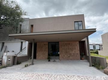 Casa de 4 habitaciones, Querétaro · Casa de 180 m² con 4 Recámaras en Venta en Altozano