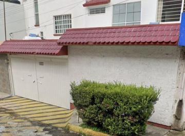 Casa de 3 habitaciones, Naucalpan de Juárez · Casa en Venta en Boulevares, Naucalpán de Juárez