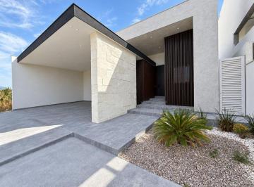 Casa de 3 habitaciones, Santiago · Propiedad en Renta Dentro de Privada en Santiago Nl Una Planta