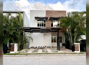 Casa en condominio de 4 habitaciones, Benito Juárez · Casa Remodelada en Venta en Residencial Aqua II, Cancún | 4 Recámaras