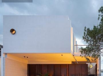 Casa · 395m² · 4 Recámaras · 2 Estacionamientos · Casa en Venta en La Campiña