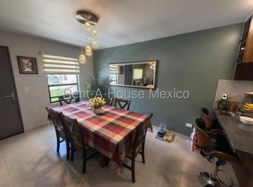 Casa de 4 habitaciones, El Marqués · Zakia Casa en Venta con Recámara en Planta Baja y 4 Recámaras Ml630