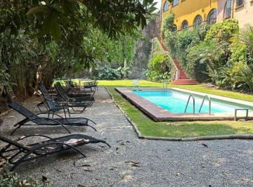 Casa de 15 habitaciones, Cuernavaca · Casa en Renta de 2800 m² con 15 Recámaras en Renta en Miraval, Sobre Av Principal