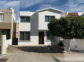 Casa · 200m² · 3 Recámaras · 2 Estacionamientos · Casa en Renta Alameda