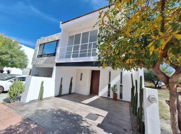 0fb2313d0f621530edfc2ee097a5e5f756ad012fb3634a1e201301df2d5fb07b · Casa en Venta en Schoenstatt, Corregidora Querétaro