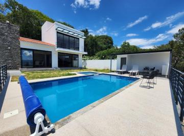 Casa de 4 habitaciones, Ixtapan de la Sal · Casa Bellavista II de Dos Niveles con Jardín, Alberca Climatizada, Jacuzzi y Palapa.