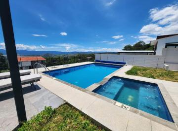 Casa de 4 habitaciones, Ixtapan de la Sal · Casa Bellavista II de Dos Niveles con Jardín, Alberca Climatizada, Jacuzzi y Palapa.