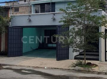 Casa · 137m² · 3 Recámaras · 2 Estacionamientos · Se Renta Casa en Jardines Universidad