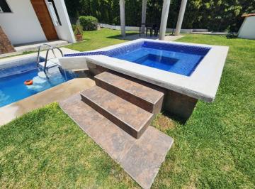 Casa de 4 habitaciones, Ixtapan de la Sal · Casa Crisantemo II Residencia de 2 Nives, con Alberca y Jacuzzi Climatizado en Rancho San Diego.