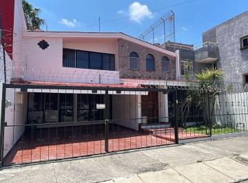 Casa de 4 habitaciones, Zapopan · Casa en Venta en Camino Real Junto a Chapalita