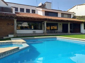 Casa · 605m² · 6 Recámaras · 4 Estacionamientos · Casa en Venta en Fracc. con Vigilancia en Vista Hermosa, Cuernavaca