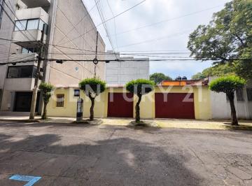 Casa · 240m² · 4 Recámaras · 4 Estacionamientos · Casa en Venta en Colonia Nápoles | Cerca del Wtc