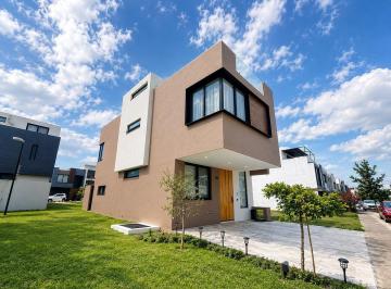 0969bd5df554005204246ecaa7642d6f2f93c04aeb154e4cdd037d07813eb10c · Casa en Venta en Punto Sur Este