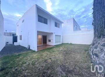 Casa · 180m² · 3 Recámaras · 3 Estacionamientos · Casa en Renta en Fraccionamiento San Jeronimo, Queretaro, Queretaro