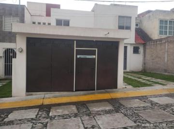 Foto 1 · Casa en Renta en San Felipe Tlalmimiloplan, Estado de México