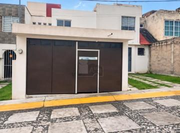 Foto 1 · Casa en Renta en San Felipe Tlalmimiloplan, Estado de México