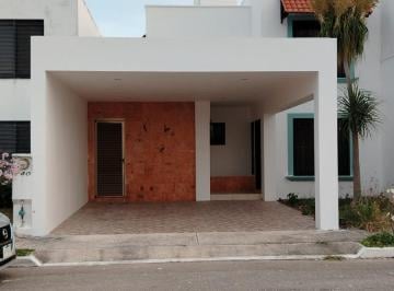 Casa · 178m² · 2 Recámaras · 2 Estacionamientos · Casa en Renta Mérida Gran Santa Fe