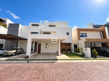 Casa · 349m² · 4 Recámaras · 2 Estacionamientos · Casa - Cancún Centro
