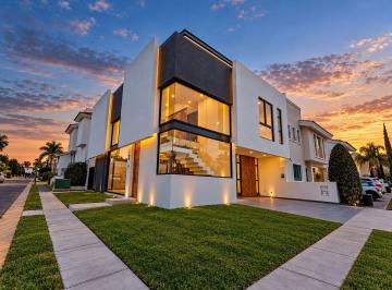 f84a492e13c635b40e97e7b90a6dc197b420bcdada93c5358122b98a8b936aa5 · Casa en Venta en Jardín Real