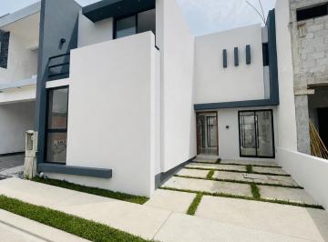 Casa de 3 habitaciones, Fortín · Casa de 111 m² con 3 Recámaras en Venta en Fraccionamiento Fortín