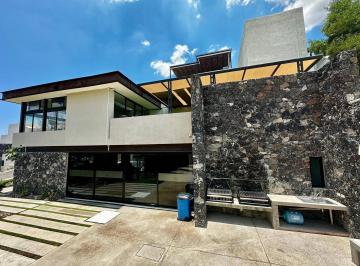 Casa · 270m² · 4 Recámaras · 3 Estacionamientos · Casa en Renta Zibata 4 Recamaras Privada Seguridad Alberca