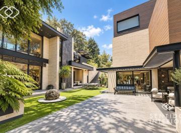86976b92a8b0d6eecc011852c27079d6888229571281ee11d3c7e8461e48c440 · Residencia Contemporánea con Diseño, Elevador, Spa y Grandes Áreas Sociales