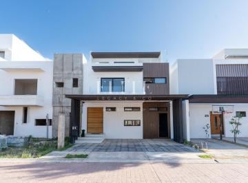 Casa · 242m² · 4 Recámaras · 2 Estacionamientos · Casa de 4 Recámaras en Venta en Residencial Río